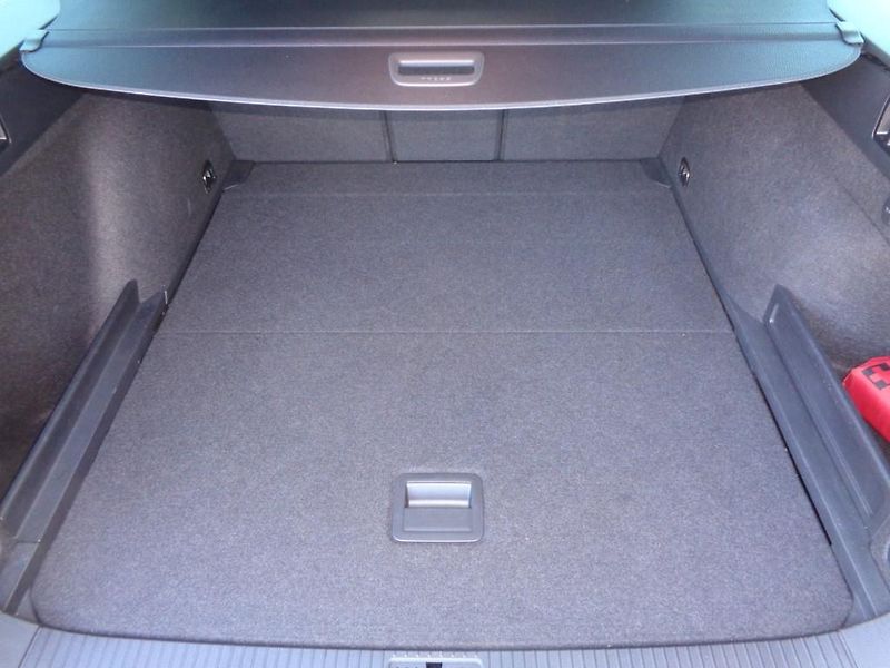 Volkswagen Passat 2.0 TDI DSG Elegance 110 kW - fotka 26 z 30