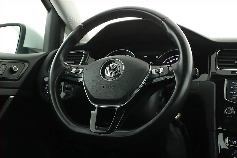 Volkswagen Golf (2015) 1.6 TDI, Automat, Tempomat - fotka 8 z 16