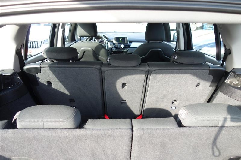 BMW Řada 2 218i,1 MAJ.,SERV.KN.,7MÍST. - fotka 17 z 43