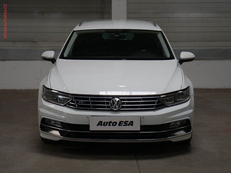 Volkswagen Passat (2018) 1.8 TSi, ČR, Comfortline - fotka 2 z 18