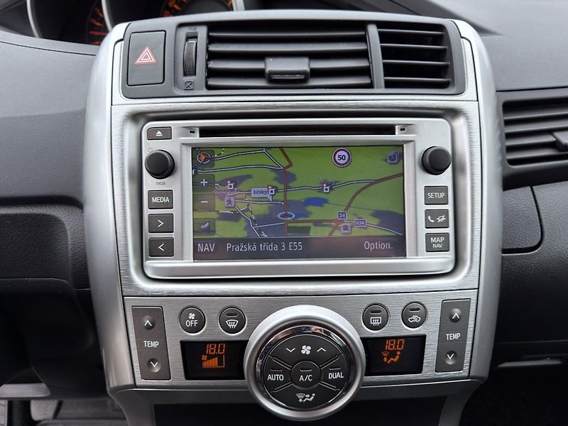 Toyota Verso 1.8i 108 kW navi. serviska - fotka 13 z 19