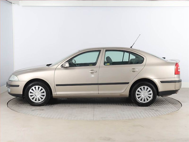 Škoda Octavia (2005) Ambiente 1.6, nová STK - fotka 3 z 14