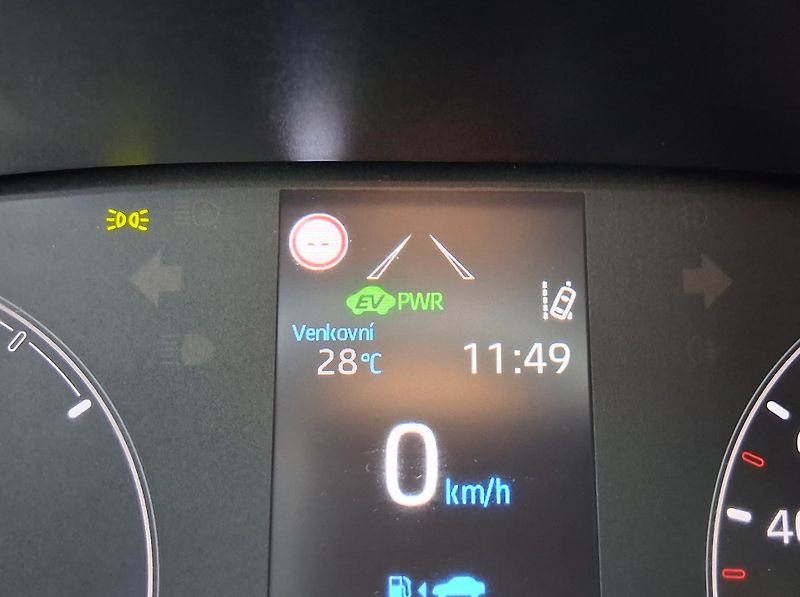 Toyota Yaris COMFORT STYLE 1.5 Hyb. 85 kW - fotka 23 z 27
