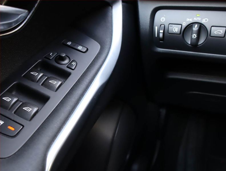 Volvo V40 (2016) 2.0 T2, Navi, Tempomat - fotka 16 z 16