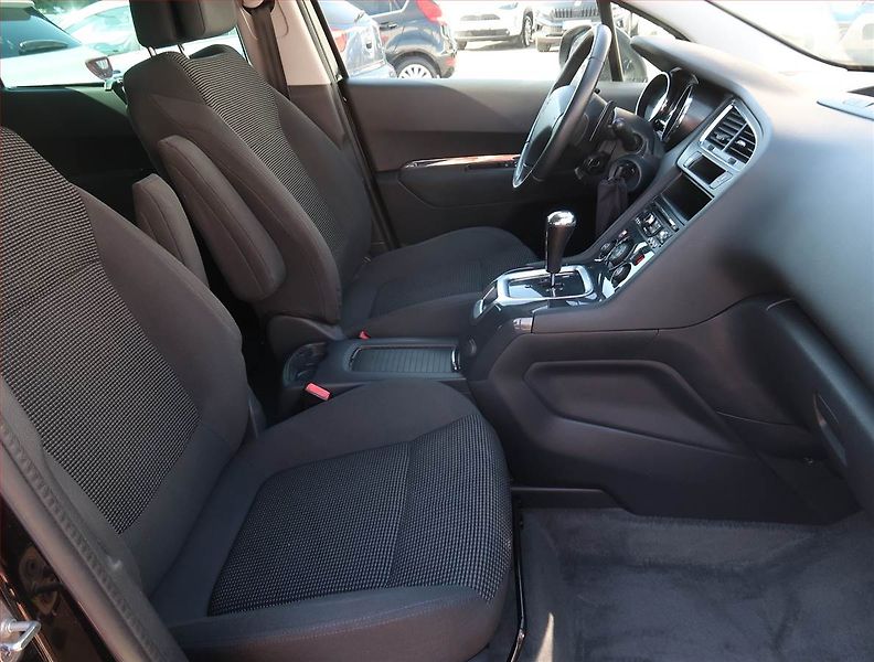 Peugeot 5008 (2013) 1.6 HDi, Automat, 7 míst - fotka 9 z 21