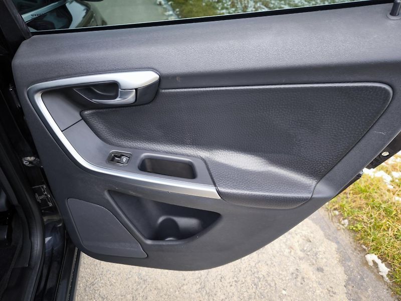 Volvo XC60 2,4 D 129kW 1 MAJITELKA - fotka 21 z 41