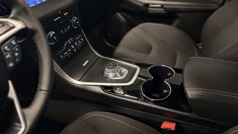 Ford S-MAX (2023) 2.5 HYBRID,TITANIUM,ZÁRUKA - fotka 22 z 35