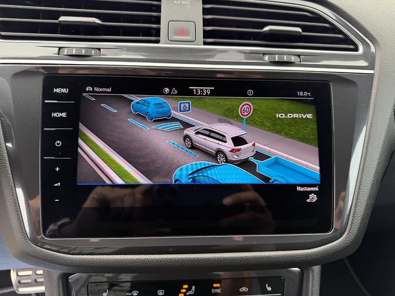 Volkswagen Tiguan Allspace R-Line 2,0 TDi/110kW 4x4 DSG  - fotka 23 z 106