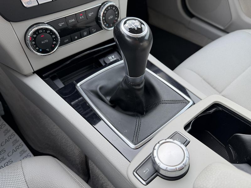 Mercedes-Benz Třídy C 180 CGI NAVI MANUAL SERVISKA - fotka 27 z 48