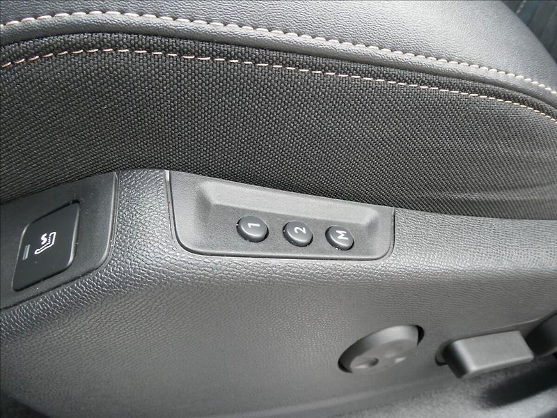 Peugeot 5008 2,0 HDi 130kW GT 7.míst AT8 - fotka 37 z 50