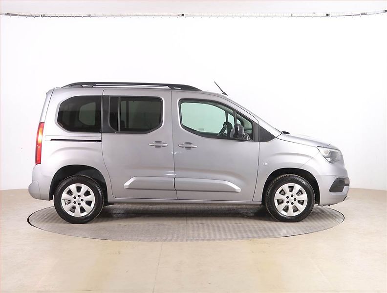 Opel Combo (2023) Elegance 1.5 CDTI, 5Míst, SR - fotka 6 z 18
