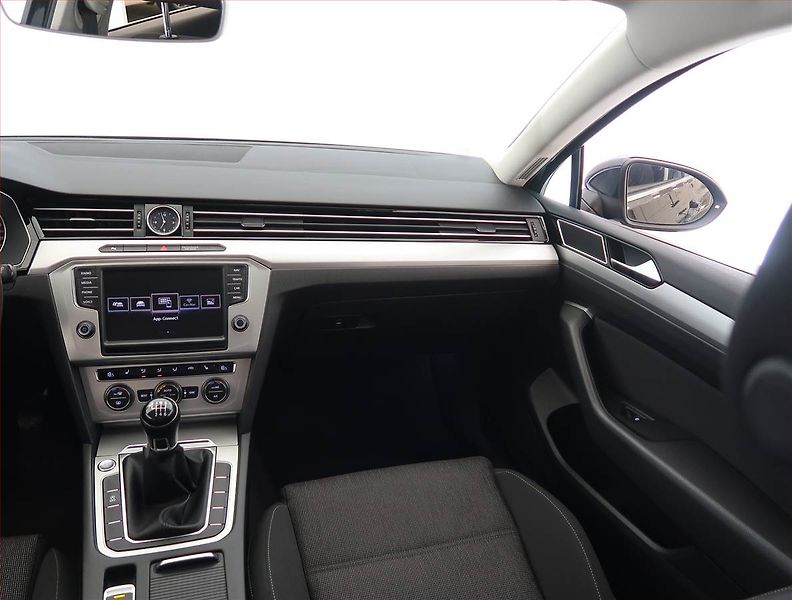Volkswagen Passat (2015) 2.0 TDI, Navi, Tempomat - fotka 8 z 22
