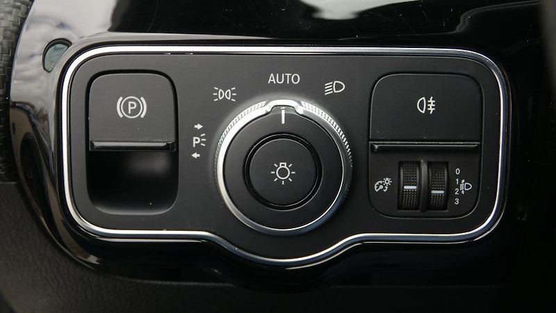 Mercedes-Benz Třídy A 180d - fotka 10 z 22
