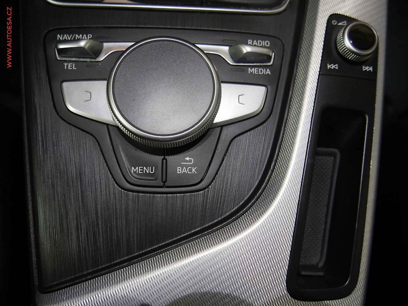 Audi A4 (2017) 2.0 TDI, 2.maj, AC, temp - fotka 18 z 23
