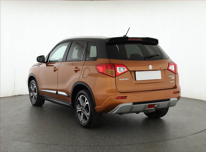 Suzuki Vitara (2016) Premium 1.6 DDiS, 4X4 - fotka 4 z 19