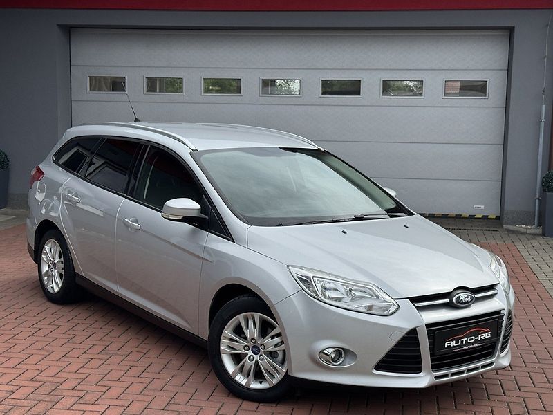 Ford Focus (2011) 1.6i Ti-VCT Klima Winter Paket - fotka 1 z 46