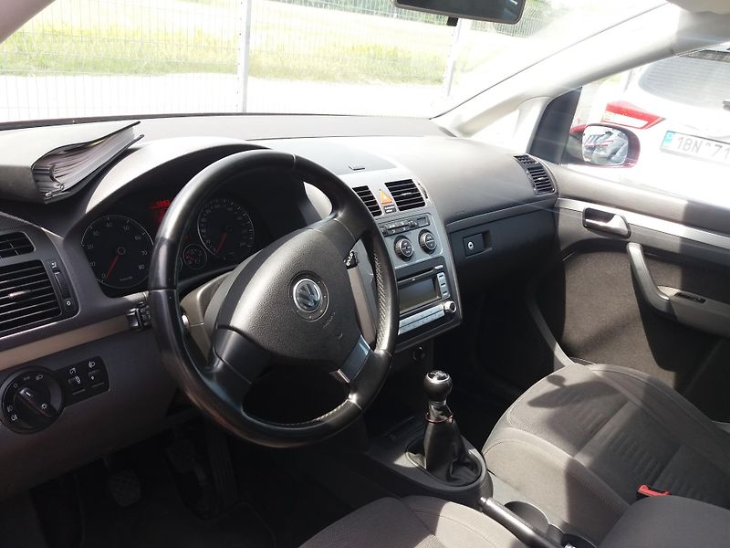Volkswagen Touran 1.4TSi,103kW,7.MÍST,XENONY! - fotka 10 z 29