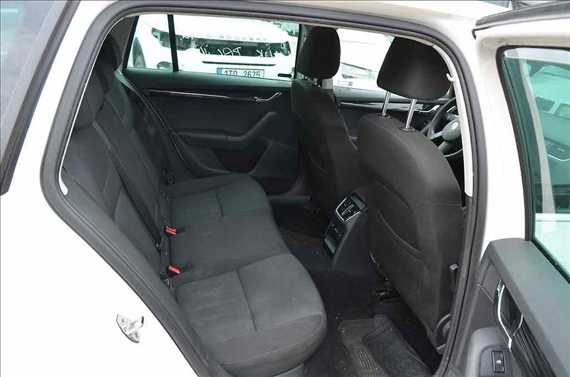 Škoda Octavia (2017) COMBI III. 1,6 TDI - fotka 25 z 26