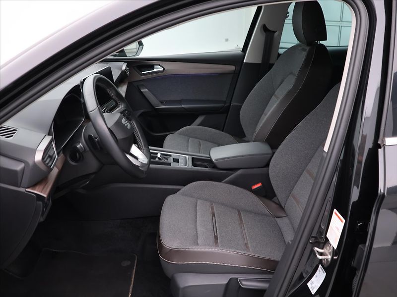 Seat Leon 2,0 TDI DSG Xcellence ST - fotka 10 z 28