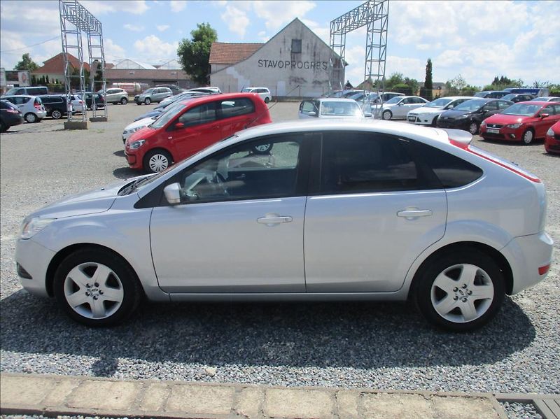 Ford Focus 1,6 i, klima, serv. kniha, - fotka 8 z 33