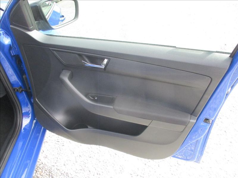 Škoda Fabia 1,0 TSI Black, servis,1.maj,CZ - fotka 10 z 39