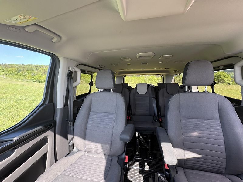 Ford Tourneo Custom (2021) 2,0 EcoBlue  - fotka 22 z 23