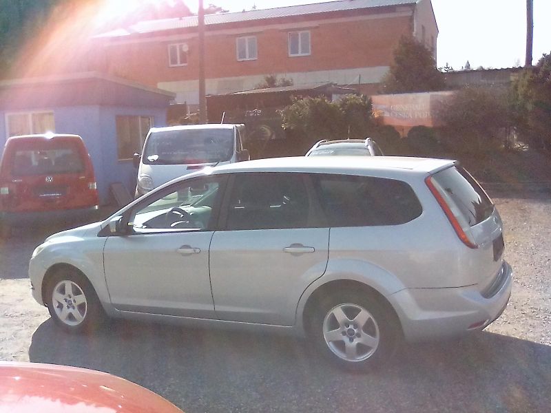 Ford Focus (2008) 1.6i 16V, kombi, 2.majitel - fotka 8 z 30