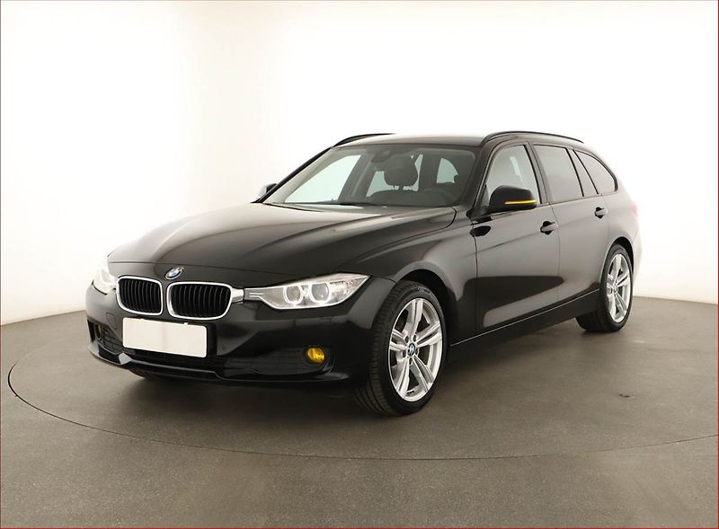 BMW Řada 3 (2014) 320 d xDrive, 4X4, Navi - fotka 2 z 20