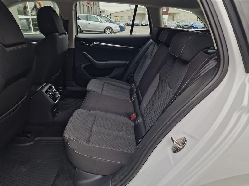 Škoda Octavia 2.0TDI Style, původ ČR,1.Maj. - fotka 17 z 50