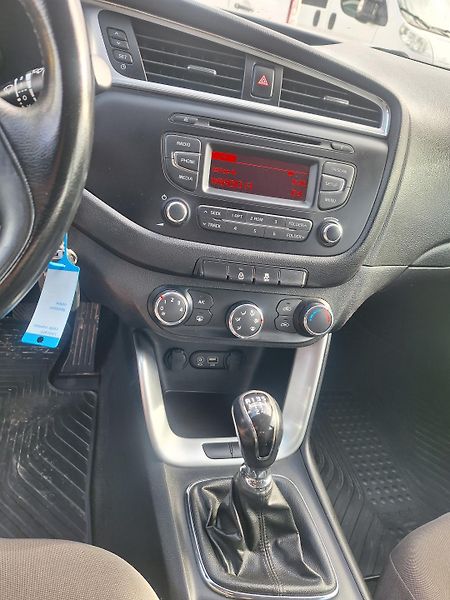 Kia Ceed (2015) 1.4 Crdi  - fotka 13 z 21