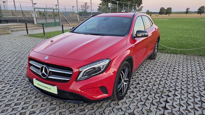 Mercedes-Benz GLA (2015)  220d 7G-DCT 4MATIC AMG Styl - fotka 1 z 31