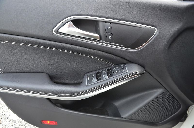 Mercedes-Benz CLA (2017) 220d 130kW AT / Bi-XENON - fotka 26 z 39