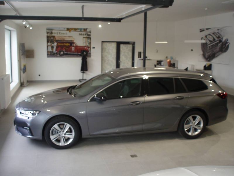 Opel Insignia Elegance Sports Tourer F 2.0 D - fotka 8 z 21