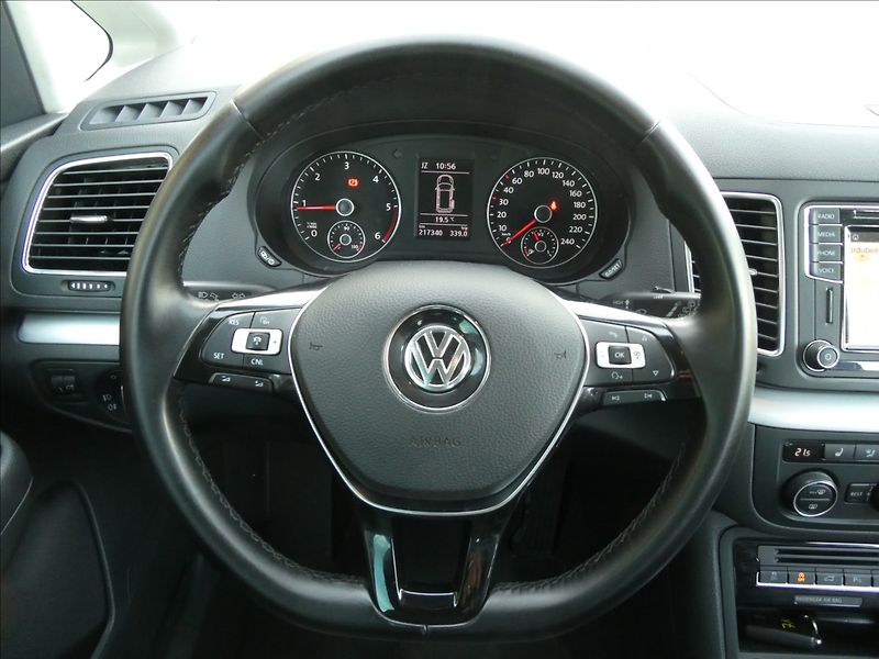 Volkswagen Sharan 2,0 TDi 110kW serviska, závěs - fotka 35 z 50