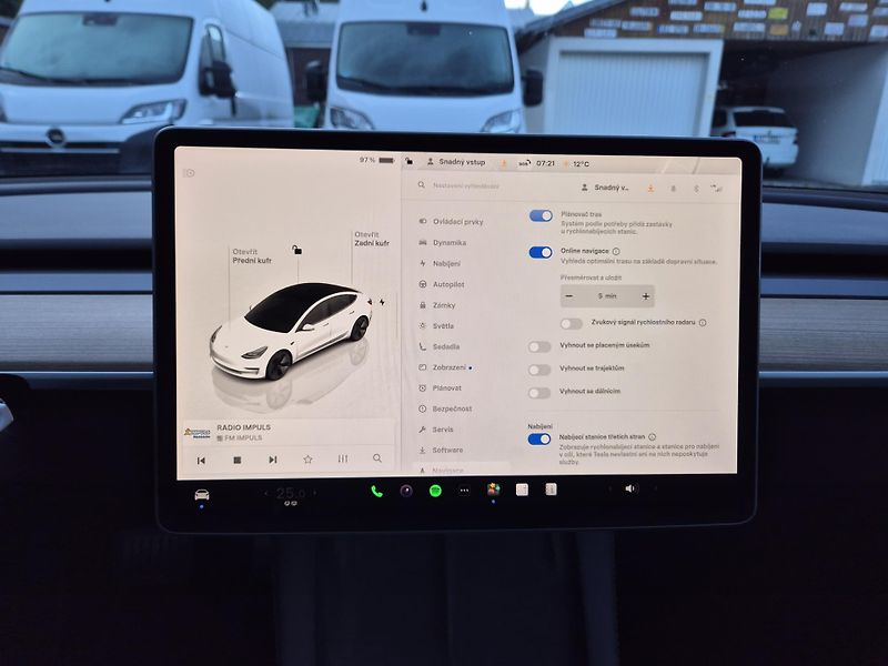 Tesla Model 3 STANDART RANGE 239w SOH 96,5% - fotka 30 z 48