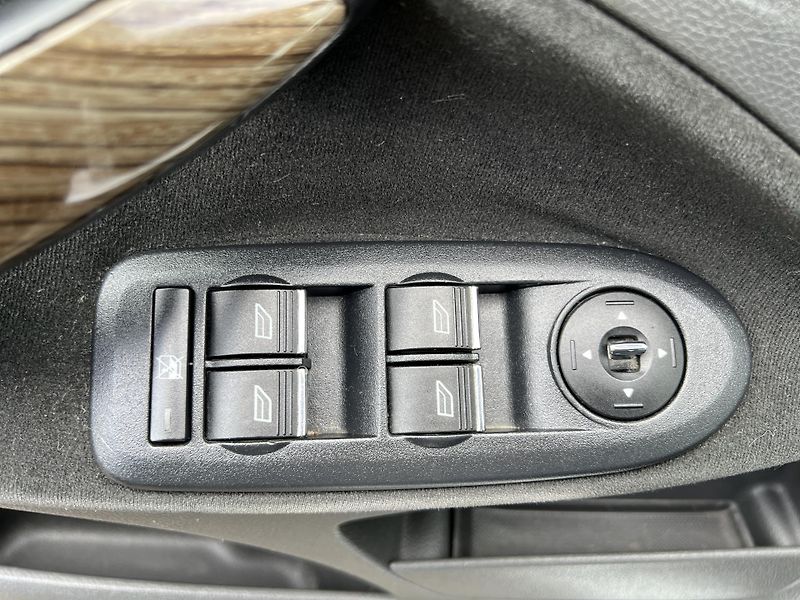 Ford C-MAX GHIA 2.0TDCi AUTOMAT TEMPOMAT - fotka 12 z 41