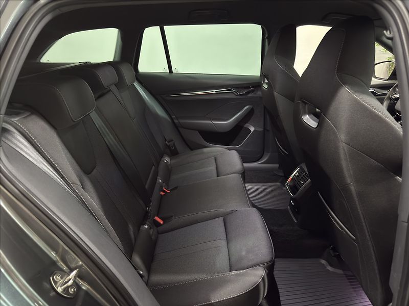 Škoda Octavia 2,0   TDI DSG REZERVACE - fotka 19 z 29