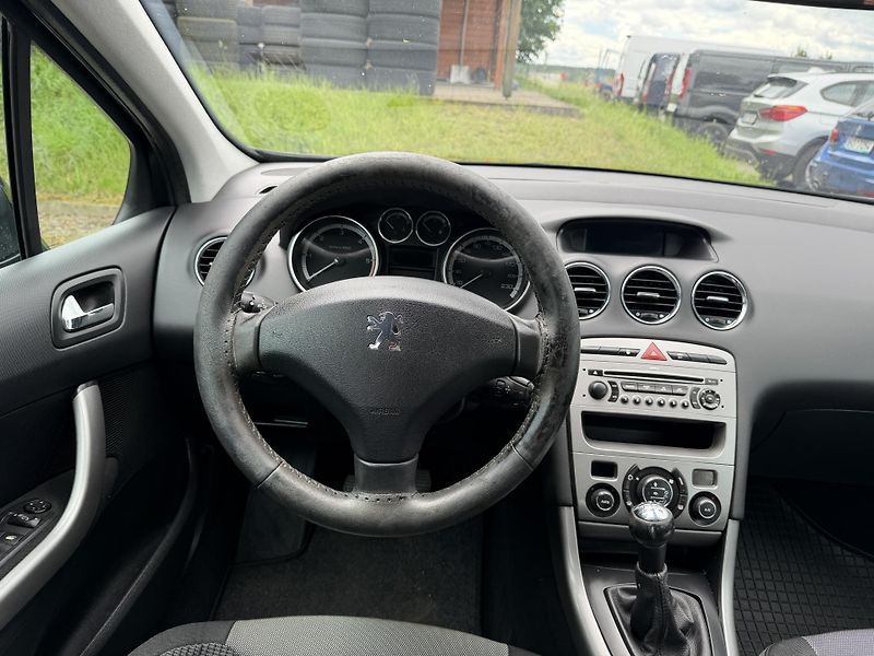 Peugeot 308 1.6 HDI - fotka 13 z 23