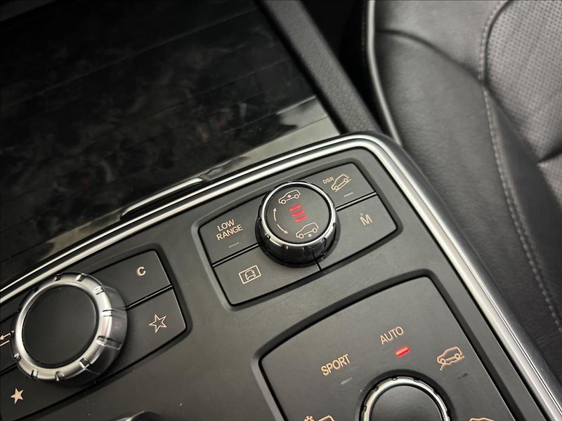 Mercedes-Benz GL 3,0 7-MÍST H/K PANO NZTOP TZ - fotka 29 z 53