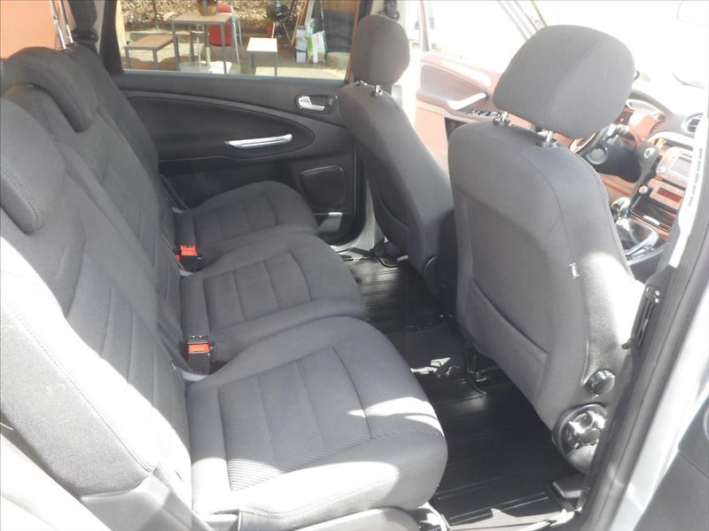 Ford S-MAX 2,2 TDCi Titanium - fotka 20 z 26