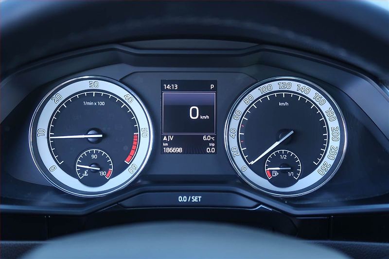 Škoda Superb (2015) Laurin&Klement 2.0 TDI, 4X4 - fotka 11 z 30