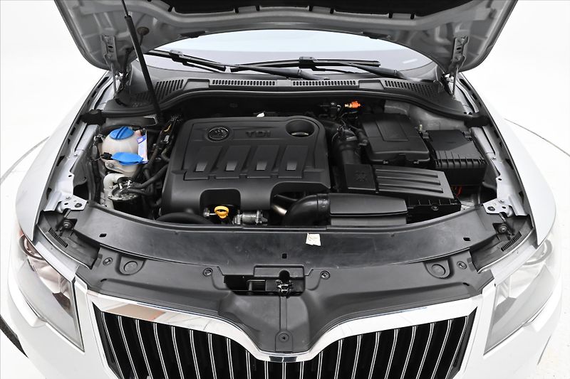 Škoda Superb 2,0 TDI 103 kW Ambition Servis - fotka 9 z 28