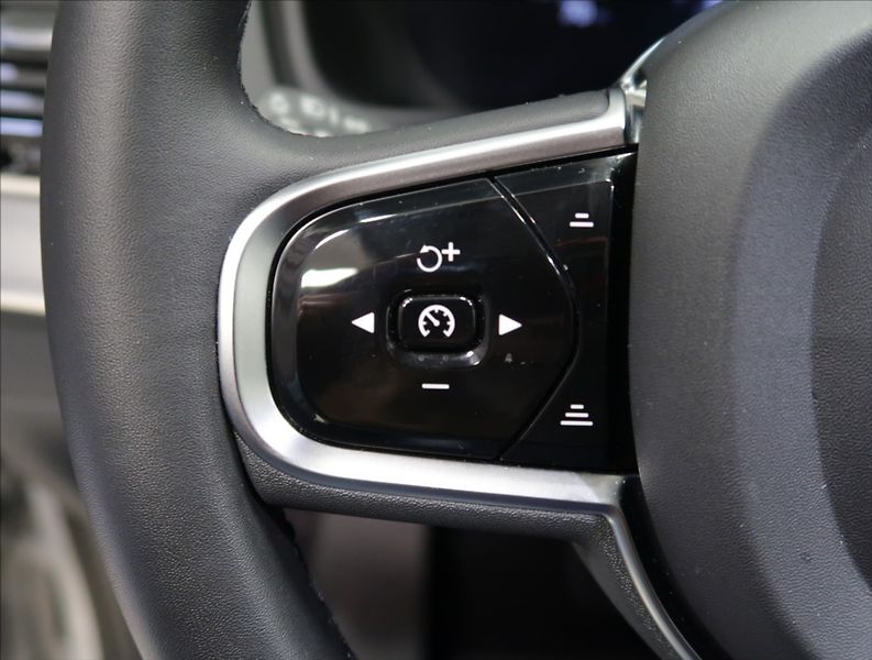 Volvo XC90 2,0 B5 AWD AUT Plus Bright - fotka 24 z 38