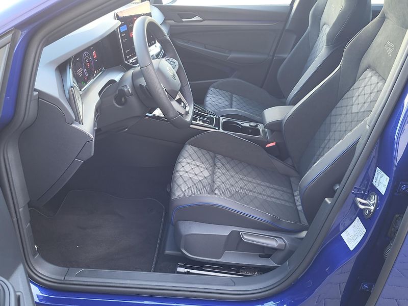 Volkswagen Golf Variant (2026) R-Line People 1,5 eTSI-nové - fotka 9 z 27