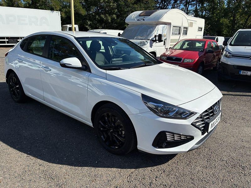 Hyundai i30 1.0 T-GDi 88 kW Fastback ČR - fotka 2 z 22