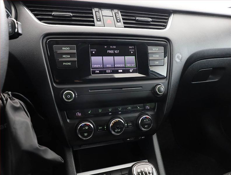 Škoda Octavia (2013) 1.4 TSI, Serv.kniha, Tempomat - fotka 9 z 16