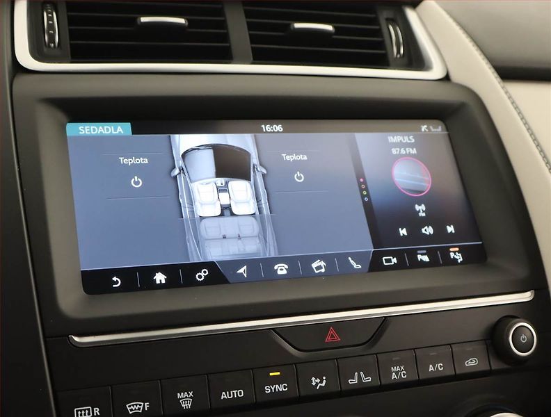 Jaguar E-Pace (2019) P300 AWD - fotka 26 z 26