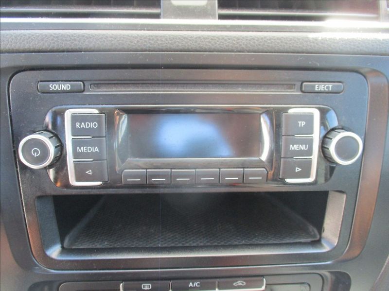 Volkswagen Jetta 1,6 TDI,klima,servis,1.maj,CZ, - fotka 17 z 32