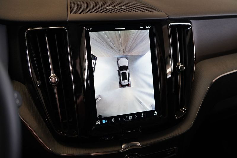 Volvo XC60 B5 AWD Plus Dark, Ventilace - fotka 28 z 46