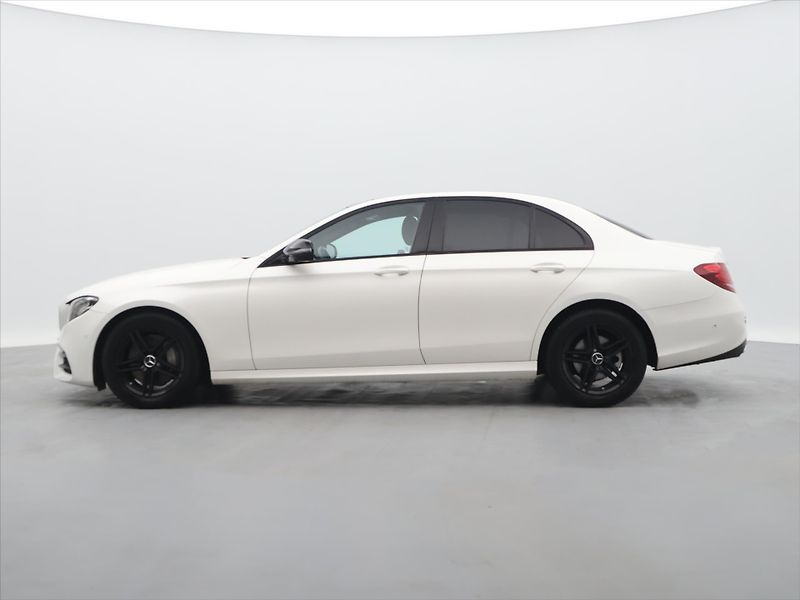 Mercedes-Benz Třídy E 2,0 220d 143kW Aut. AMG LED - fotka 4 z 40